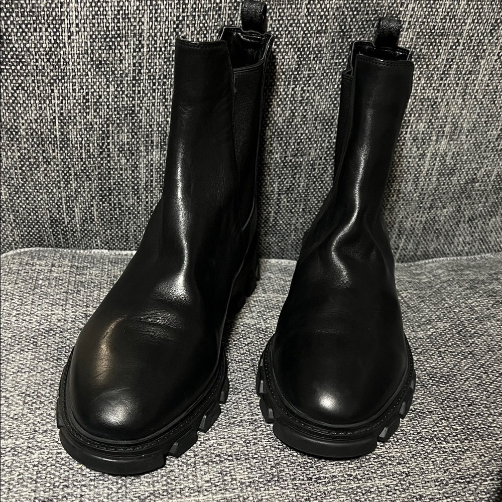 NWOT MICHAEL MICHAEL KORS Ridley Leather Ankle Boot - Picture 2 of 13